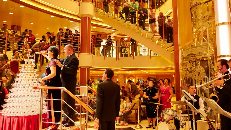 Fiesta-de-Ano-Nuevo-a-bordo-Sapphire-Princess